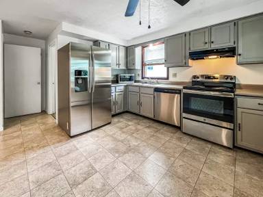 Main picture of 577 Amherst St
