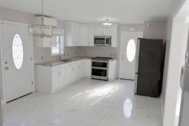 Main picture of 555 Dexter St