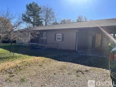 Main picture of 883 E Don Tyson Pkwy