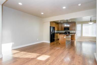Main picture of 3729 S Luchars Ln