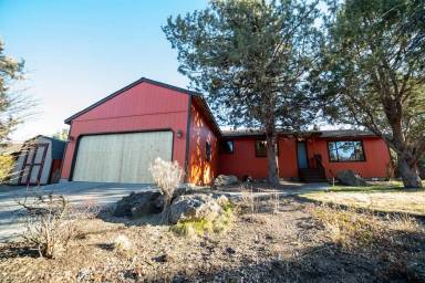 Main picture of 2741 NE Laramie Way