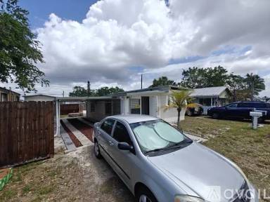 Main picture of 909 51st Avenue Dr W