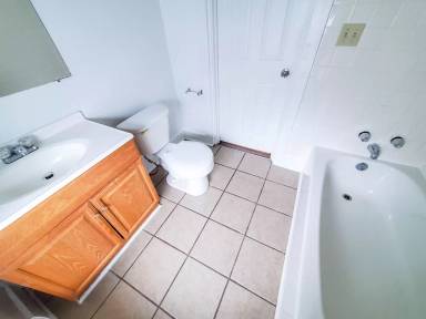 Main picture of 327 W 9th St