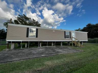 Main picture of 202 N Domingue Ave