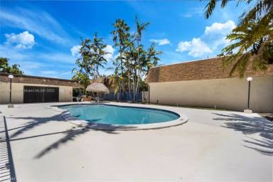 Main picture of 15391 S Dixie Hwy