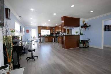 Main picture of 964 Dillo St