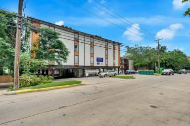 Main picture of 2803 Hemphill Park