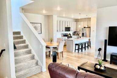 Main picture of 5858 Rendezvous Pkwy