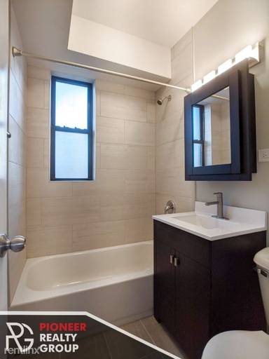 Main picture of 3618 N Marshfield Ave