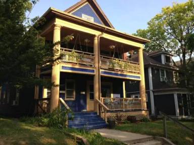 Main picture of 2121 Harriet Ave