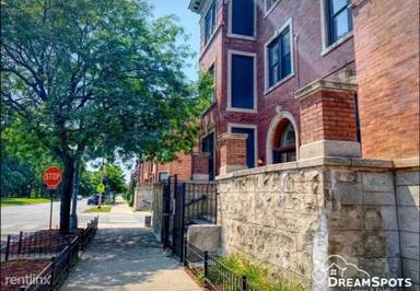 Main picture of 5256 S King Dr