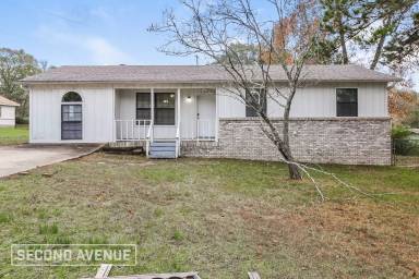 Main picture of 1413 Oakwood Cir