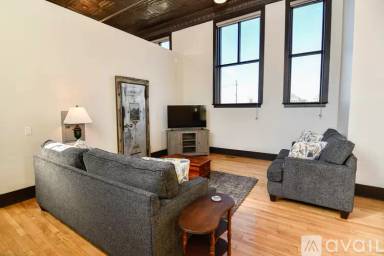 Main picture of 36 W Main St