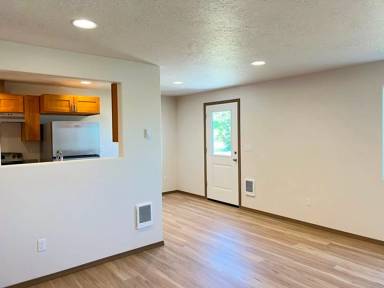 Main picture of 387 Clover St
