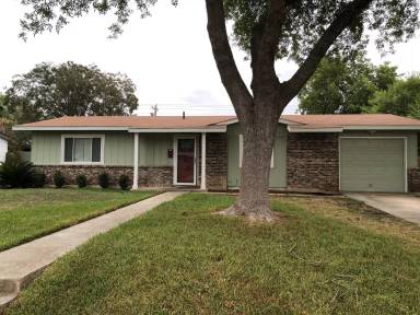 Main picture of 712 Aero Ave