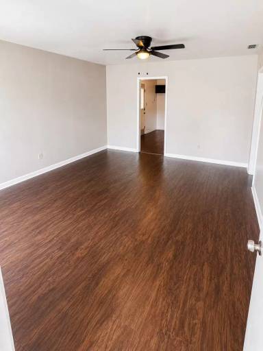 Main picture of 1941 N Mockingbird Ln