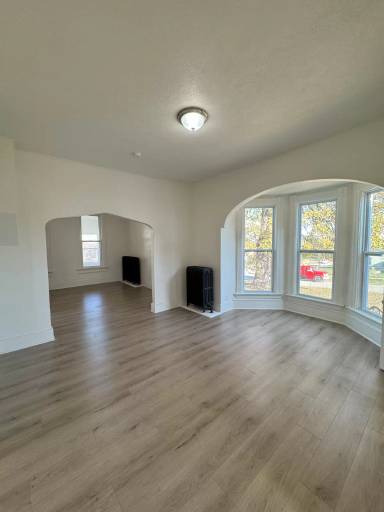 Main picture of 405 Woolworth Ave