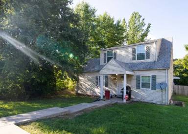 Main picture of 616 Emerald St