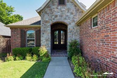 Main picture of 4328 E Black Canyon St