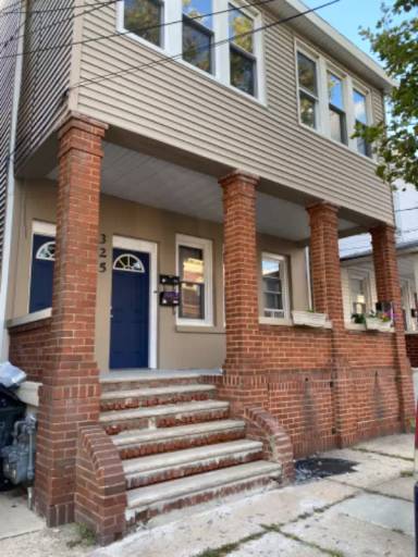 Main picture of 325 S 7th St