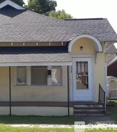 Main picture of 448 W Railroad Ave