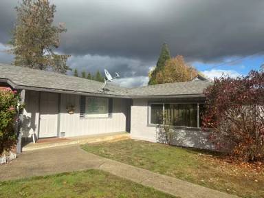 Main picture of 3094 NE Douglas Ave