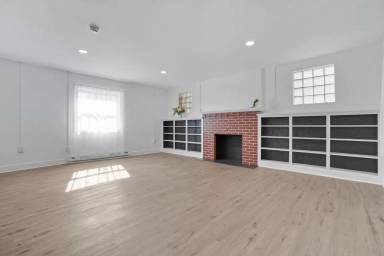 Main picture of 159 W Washington St