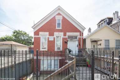 Main picture of 2215 W Cullerton St