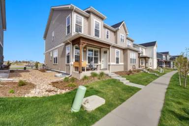 Main picture of 685 Crossbill Dr