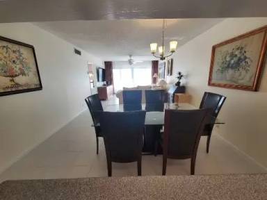 Main picture of 1401 N Riverside Dr