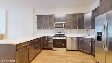 Main picture of 1046 W Wrightwood Ave