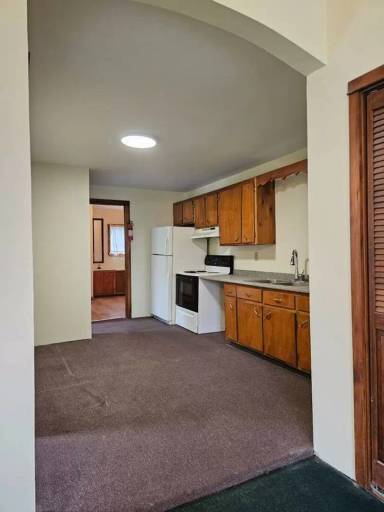 Main picture of 126 Railroad St