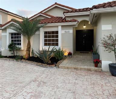 Main picture of 15610 SW 61st Ter