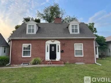 Main picture of 207 E Williams St
