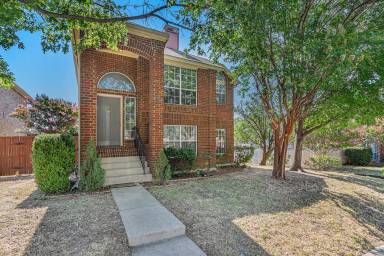 Main picture of 588 Lake Forest Dr