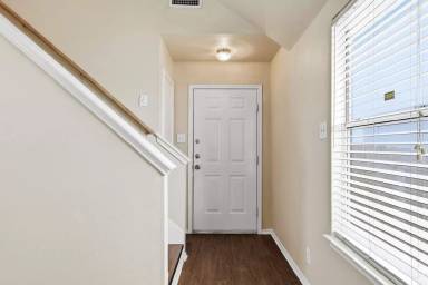 Main picture of 9515 Gillcross Way