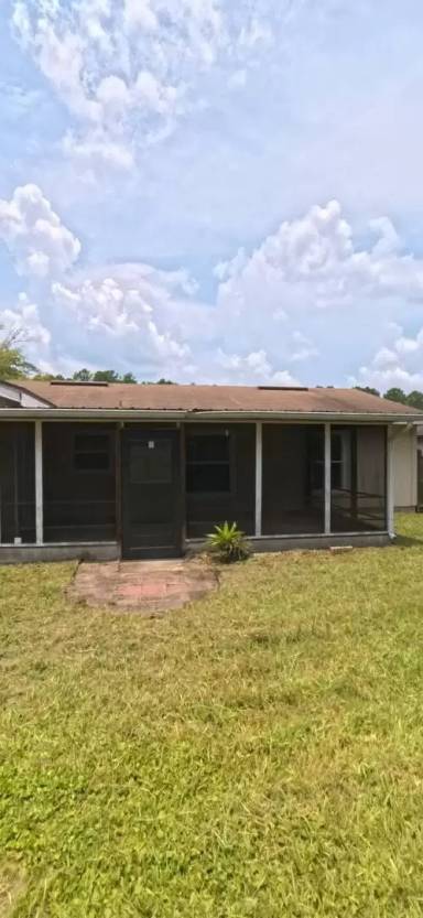Main picture of 1294 Bee St N