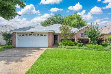 Main picture of 107 Bay Tree Dr