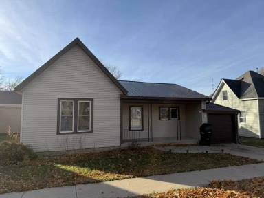 Main picture of 403 W 3rd St