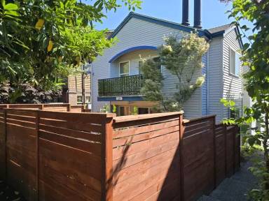 Main picture of 112 25th Ave E