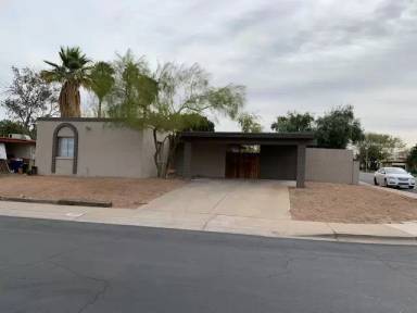 Main picture of 4925 S Park Dr