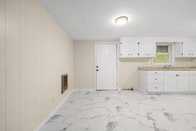 Main picture of 131 Captain Avenue - 5