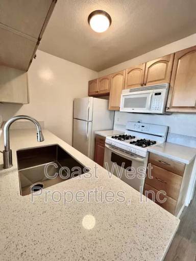 Main picture of 812-826 Tourmaline Street