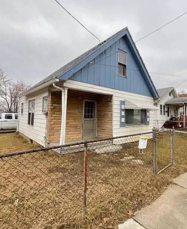 Main picture of 1940 Becker St