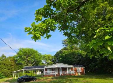 Main picture of 822 N Logan St