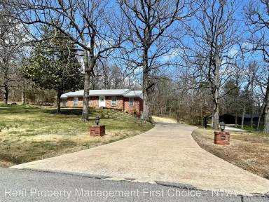 Main picture of 2100 E Manor Dr