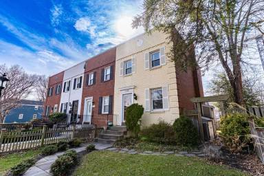 Main picture of 1206 Colonial Ave