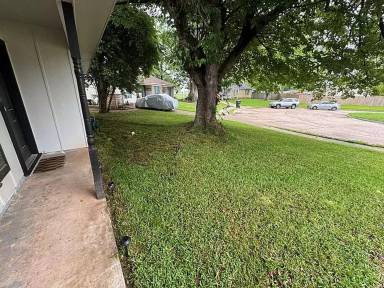 Main picture of 1643 Holiday Blvd