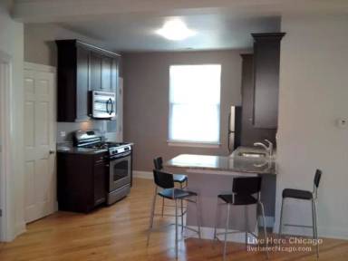 Main picture of 4102 W Addison St