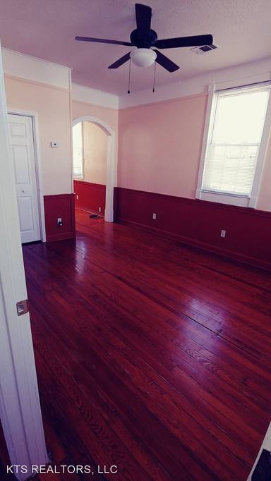 Main picture of 302 S Genois St